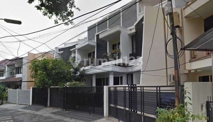 Dilelang, Rumah Tinggal di Perum Taman Kedoya Baru, Jakbar