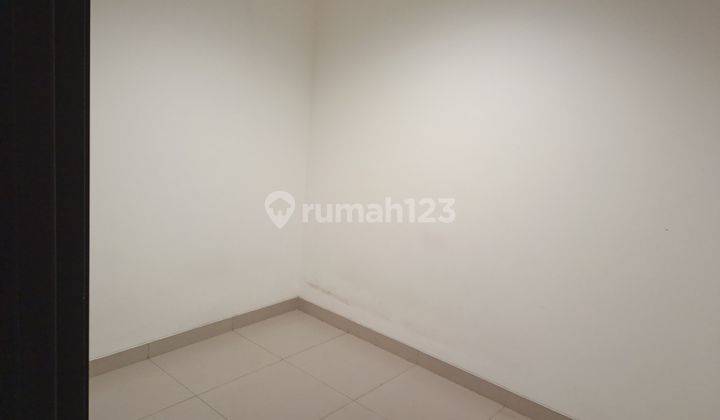 Disewakan, Rumah Unfurnished di Condo House Green Royal 2