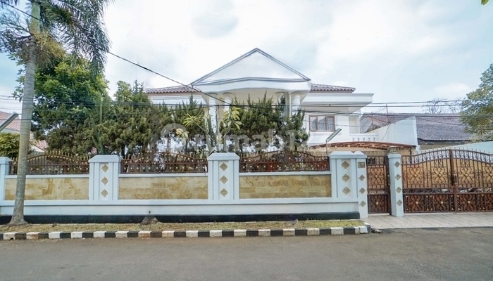 Auctioned, Luxury House in Megapolitan Cinere Estate, Cinere, Depok Auctioned, Luxury House in Megapolitan Cinere Estate, Cinere, Depok