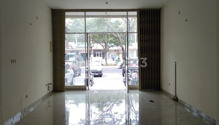 For Rent, 3.5-story shop house in Green Lake City, West Jakarta