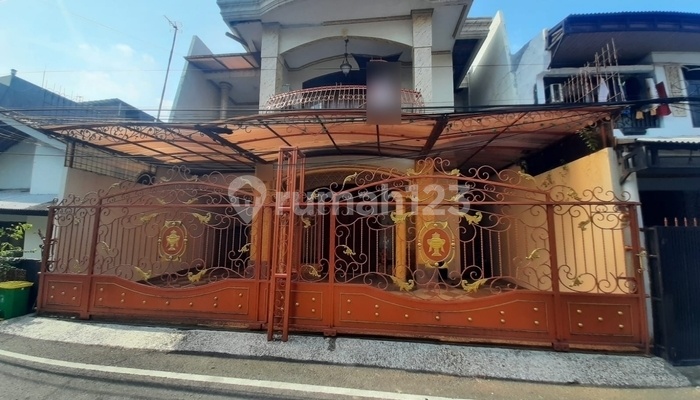 Auctioned, 2-Story House in Sumur Batu, Central Jakarta
