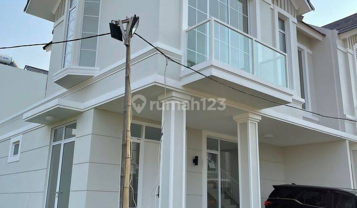 Disewakan, Rumah 2 Lantai Unfurnished di Lavon Swancity 1