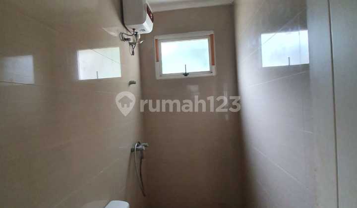 Rumah Fully Furnished di Cluster Kebayoran Residence Bintaro 10