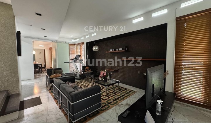 Rumah Dengan Halaman Luas Di Jakarta Selatan Af17443 