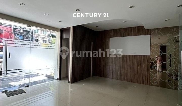 Ready-to-Use Building Affordable Price in South Jakarta Ut 17760 Ready-to-Use Building Affordable Price in South Jakarta Ut 17760