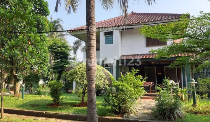 Rumah Mewah Dengan Taman Lingkungan Nyaman Di Bintaro JS16352