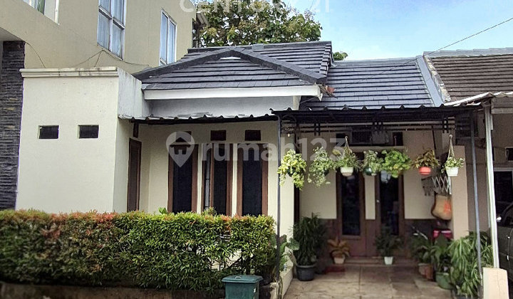 Ready-to-Occupy House in Sawah Lama Ciputat Near Jurang Mangu Station