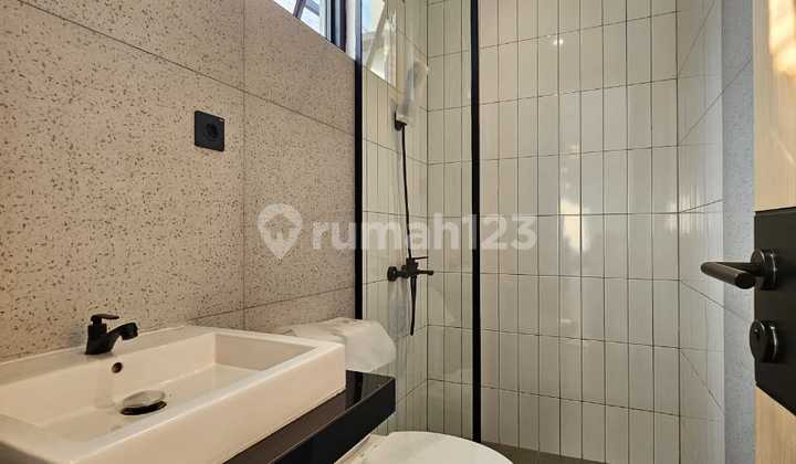 Dijual Rumah 2 Lantai BRAND NEW Dekat Tol di Sektor 3 Bintaro LR-17038 2