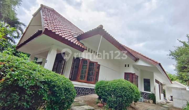 House in Menteng Central Jakarta LR-7405 House in Menteng Central Jakarta LR-7405