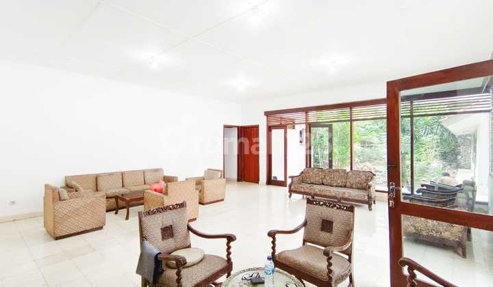 Rumah di Menteng Jakarta Pusat LR-7405 2