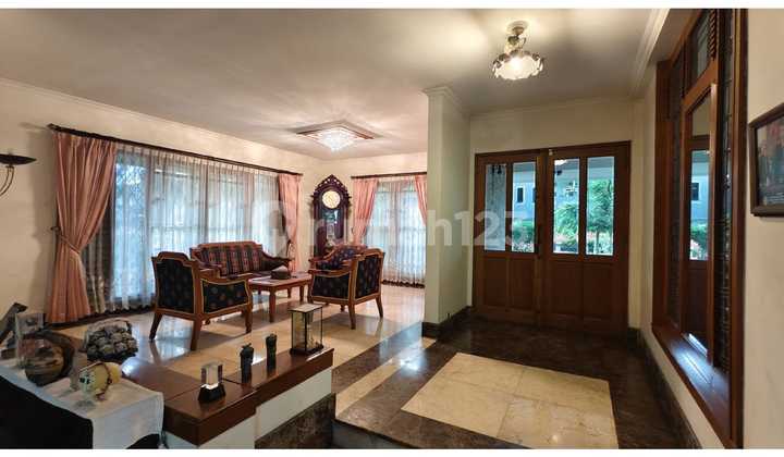 Rumah dengan Tanah yang Luas di Bintaro Tangsel Gb-17819