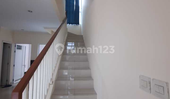 Modern 2-Story Minimalist House in Discovery Bintaro JS-17319 2