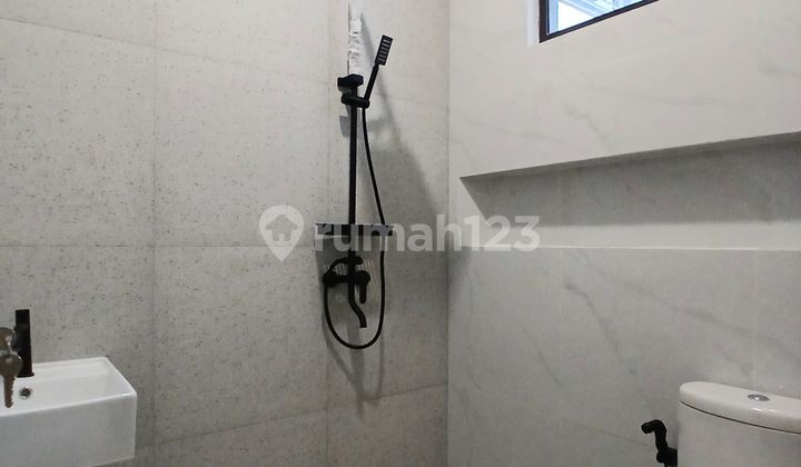 Rumah 3 Lantai Jarang Ada Dijual di Cluster Graha Raya Bintaro GB14905 2