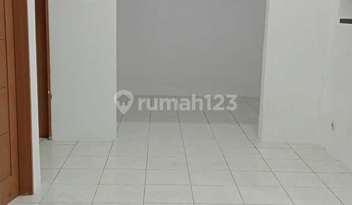 Jual Rumah 3 Lantai Desain Menarik di Kebayoran Bintaro Jaya FN-14998 2