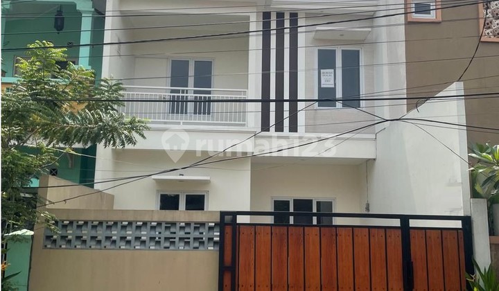 Rumah Terawat 2 Lantai Harga Bagus di Graha Raya Bintaro AZ-17150