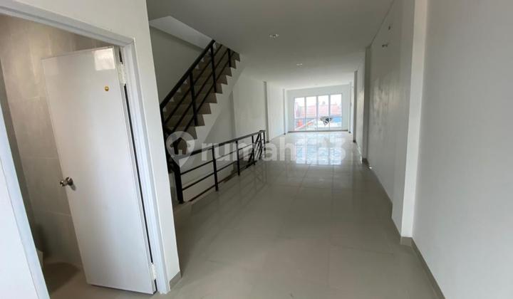 3-Story Shop House for Sale, Ready for Business in Jombang Bintaro Jaya LR-5179 2