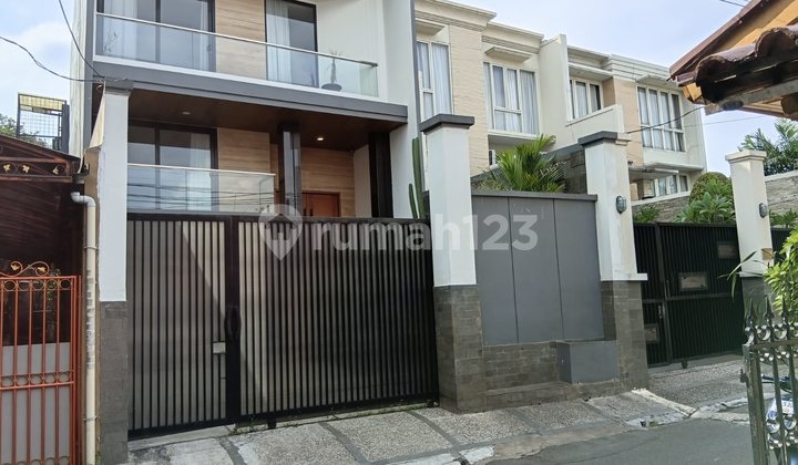 Rumah Dgn Swimming Pool di Kebon Jeruk Jakbar Gb-17589 2