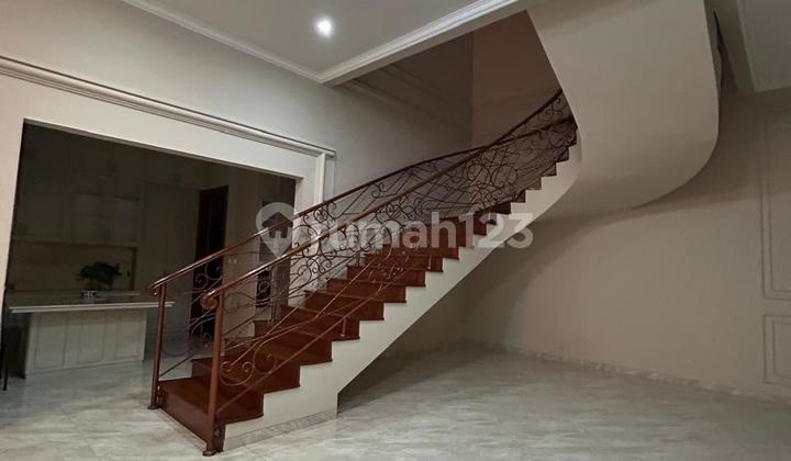 Semi-Furnished 2-Story House in Senayan Bintao Sector 9 UT-16454 2