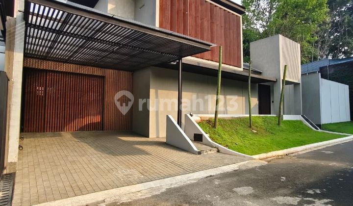 House with Swimming Pool in Bintaro Tangsel Gb-17124