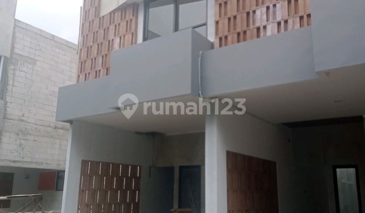 Rumah 2 Lantai Lubang Buaya 2