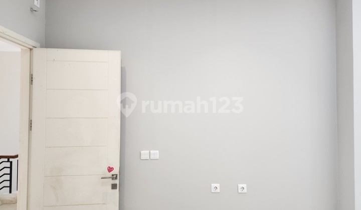 DIJUAL CEPAT RUMAH THE SPRINGS CLUSTER CANARY 2