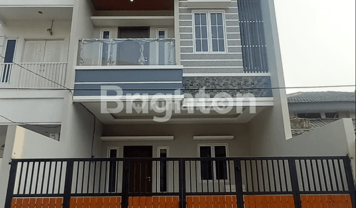 RUMAH 3 LANTAI 2 UNIT LOKASI STERATEGIS DI GREEN VILLE JAKARTA BARAT 1