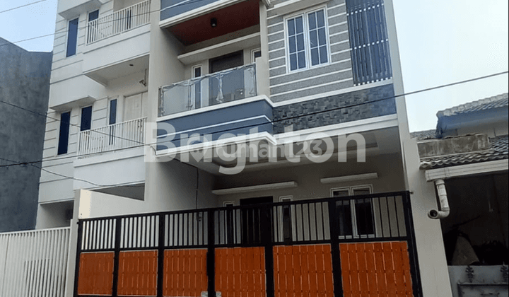 RUMAH 3 LANTAI 2 UNIT LOKASI STERATEGIS DI GREEN VILLE JAKARTA BARAT 2