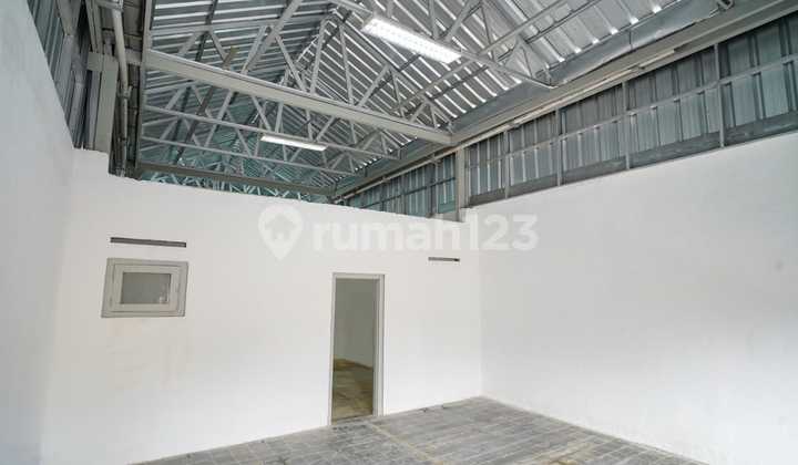 For Sale and Warehouse for Rent on Jl. Tiang Bendera, Tambora