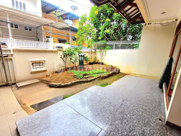 Di Jual Rumah Pluit Putri Siap Huni 

lt. 10x23
lb. 290m2
2 Lantai
kt. 3
km. 3
shm 
hadap Utara

open 6,5 M Nego

vn