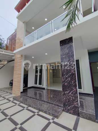 Rumah mewah furnished bebas banjir di komp kejaksaan joglo JakBar