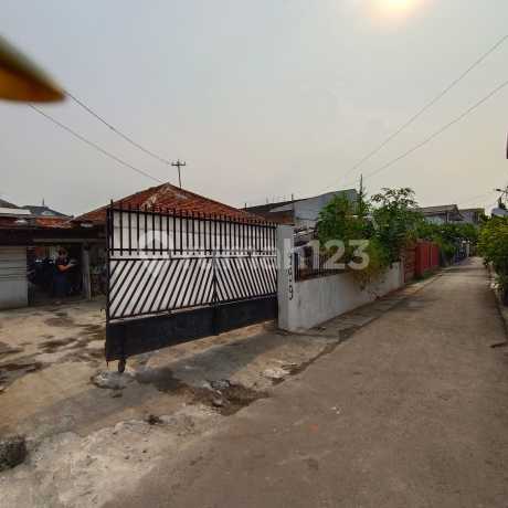 Rumah Lama Tanah Luas Lokasi Strategis Deket Taman Yado Radio Dalam Jakarta Selatan