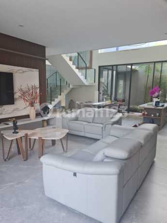 Dijual Rumah Full Furnished di Cluster Terbaik Summarecon