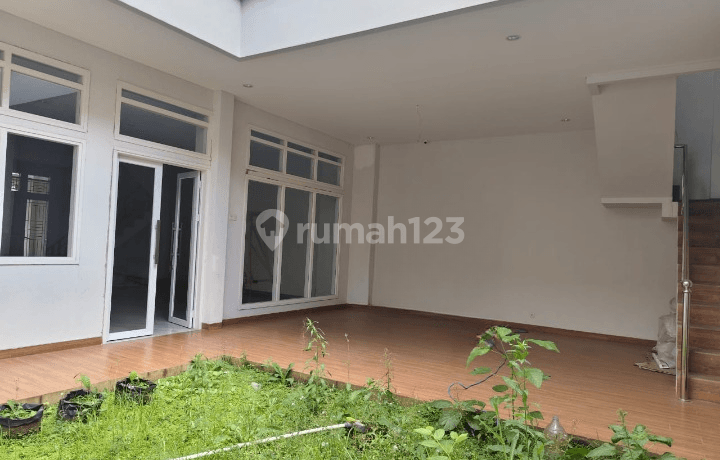Rumah 2 Lantai Lux Indah Istana Regency Sudirman Bandung