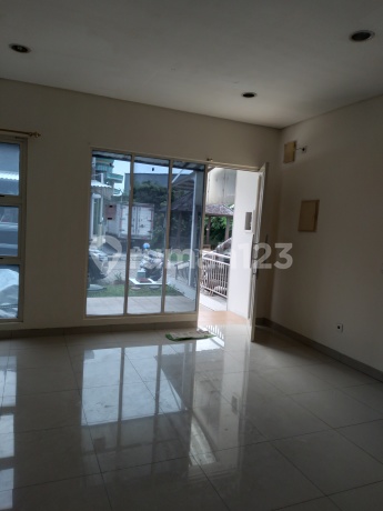 Dijual Rumah Golf Lake Residence 8x15 Bagus