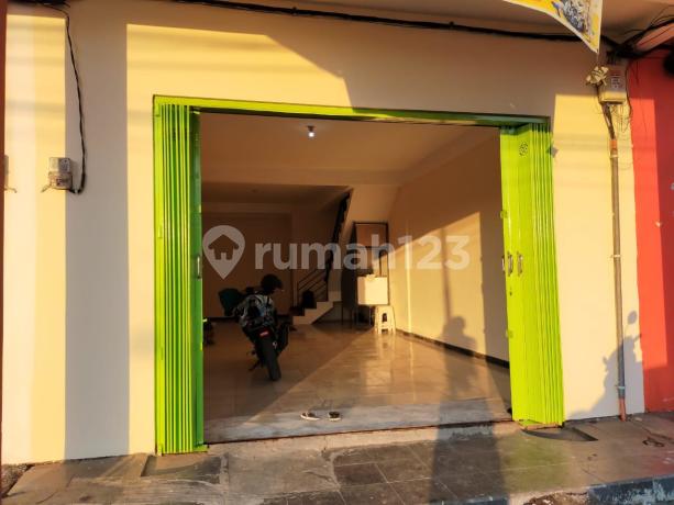 Ruko Siap Huni di Puri Gunung Anyar Regency Lahan Parkir Luas Ruko Siap Huni di Puri Gunung Anyar Regency Lahan Parkir Luas