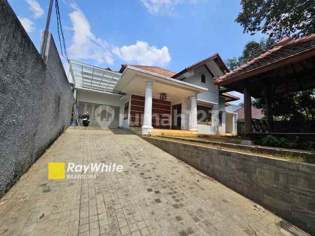 House on Wijaya Street, Kebayoran Baru, South Jakarta, prime area, quiet location.