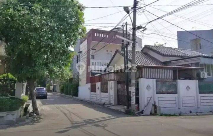 Rumah Bagus Strategis Luas 144m2 di Bintara Alam Permai
