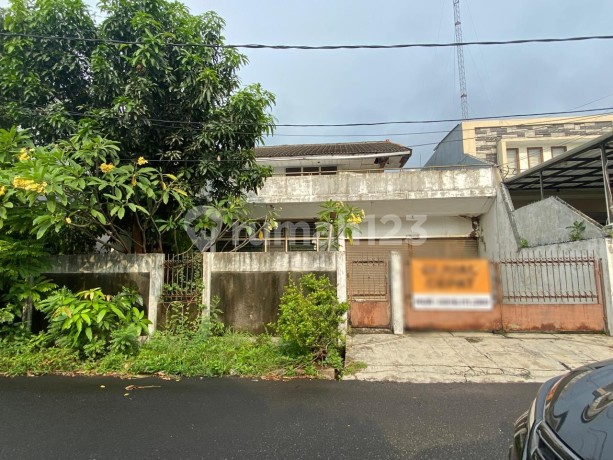 House near Binus University Kemanggisan in a comfortable residential complex. House near Binus University Kemanggisan in a comfortable residential complex.