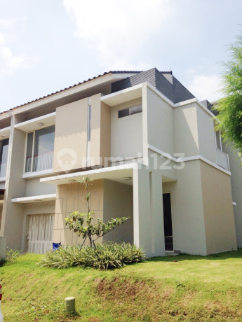 Nice House Ready to Live In and Green in Kebayoran Village, Bintaro Jaya Sector 7