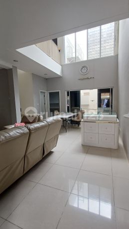 Rumah Riviera At Puri Siap Huni Lokasi Strategis