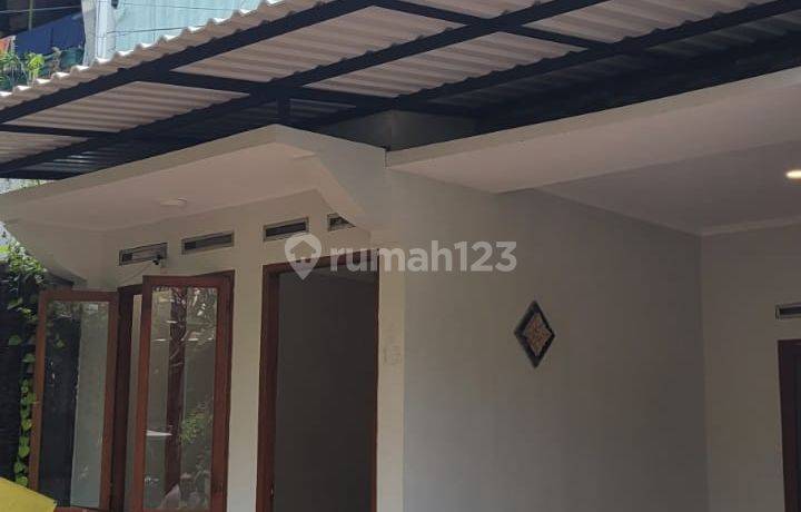 Dijual Rumah 3 Lantai Murah di Griya Aviva Ciputat