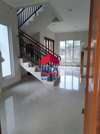 Rumah Hook 2 Lantai di Cluster Green Botanical Garden, Jagakarsa