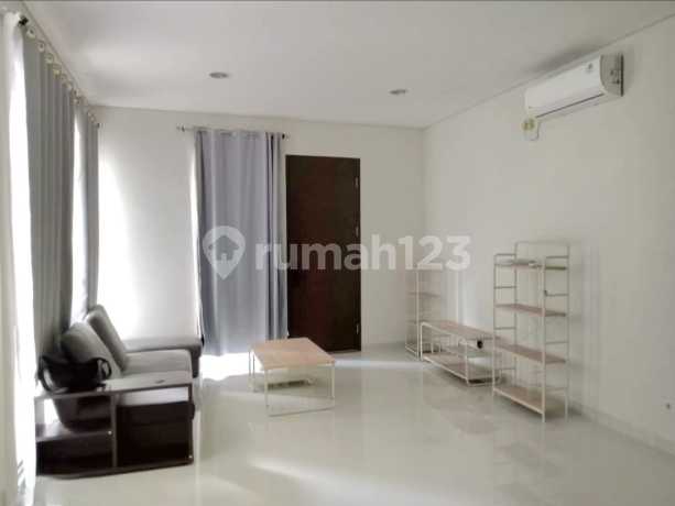 Dijual Rumah Semi Furnished 3 Lantai di Whelford BSD City! Dijual Rumah Semi Furnished 3 Lantai di Whelford BSD City!