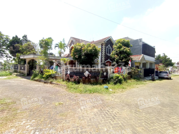 Rumah Pojok, Luas, Bangunan 2 Lantai Lokasi Di Tidar Villa Estate, Malang Rumah Pojok, Luas, Bangunan 2 Lantai Lokasi Di Tidar Villa Estate, Malang