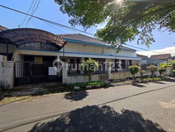 Rumah Luas Bangunan 1 Lantai Kamar Banyak Lokasi Bukit Hijau Tlogomas, Malang Rumah Luas Bangunan 1 Lantai Kamar Banyak Lokasi Bukit Hijau Tlogomas, Malang