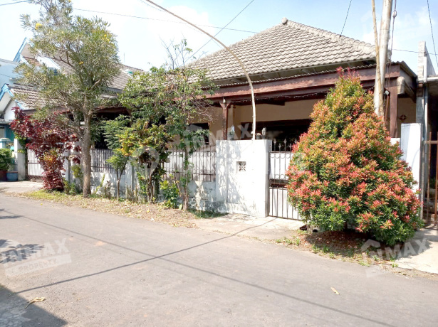 Spacious House, Wide Front Road in Karanglo Indah