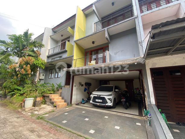 Rumah Dalam Town House Di Cinere Dekat Ke Jakarta Selatan, Rumah Dalam Town House Di Cinere Dekat Ke Jakarta Selatan,