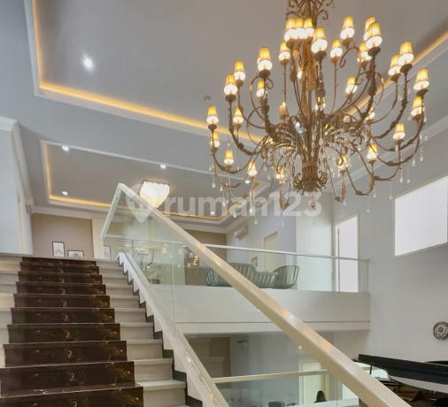 Dijual Rumah Mewah Graha Famili 15X30 Hunian Prestise di Surabaya Barat Dijual Rumah Mewah Graha Famili 15X30 Hunian Prestise di Surabaya Barat