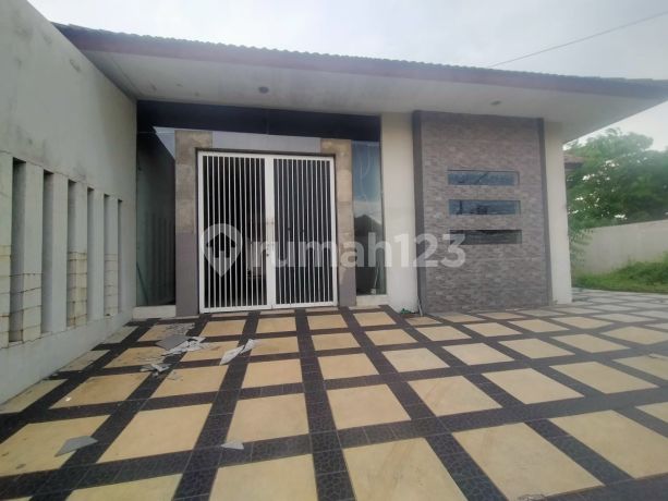 Rumah Murah Kris Kencana 586 M2 • Car Port 10 • Pusat Kota Surabaya, Granit Tile, Hitung Tanah, Shm. Pojok, Selangkah Ke Cw Mall. Di Perum Kris Kencana Jln. Kencanasari Timur Surabaya