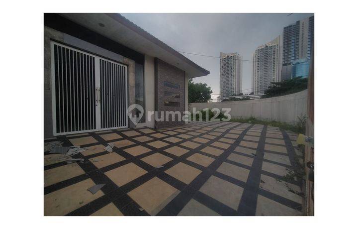 Murah Kris Kencana Rumah Pusat Kota Surabaya, Granit Tile, Hitung Tanah, 487 M2, Shm. Pojok, Car Port 12 Mobil, Selangkah Ke Cw Mall.
